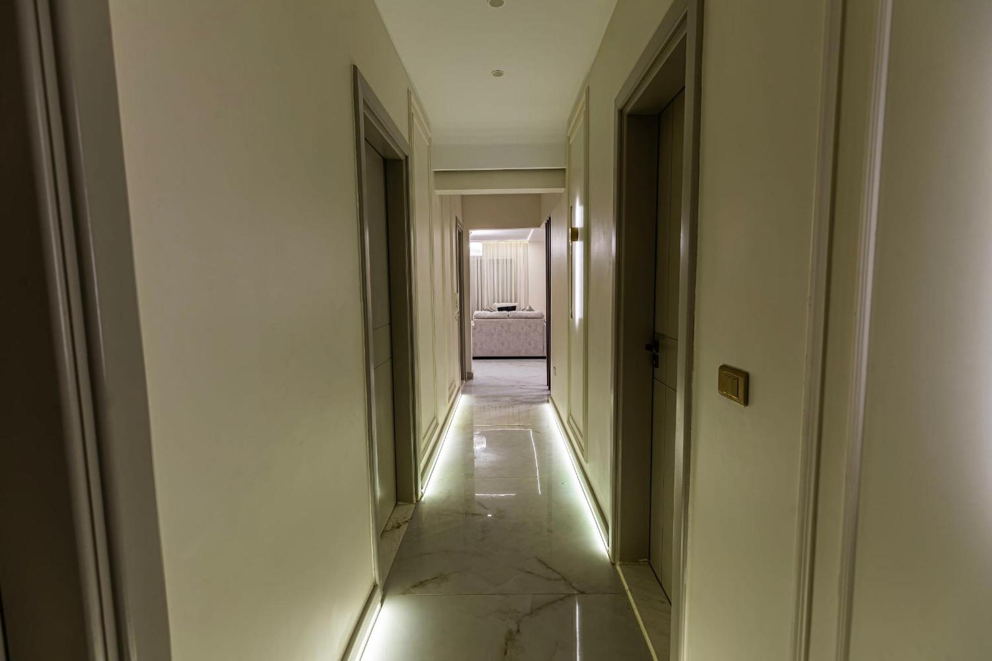 Imperial & Inviting 3bdr Duplex W Roof New Apartment