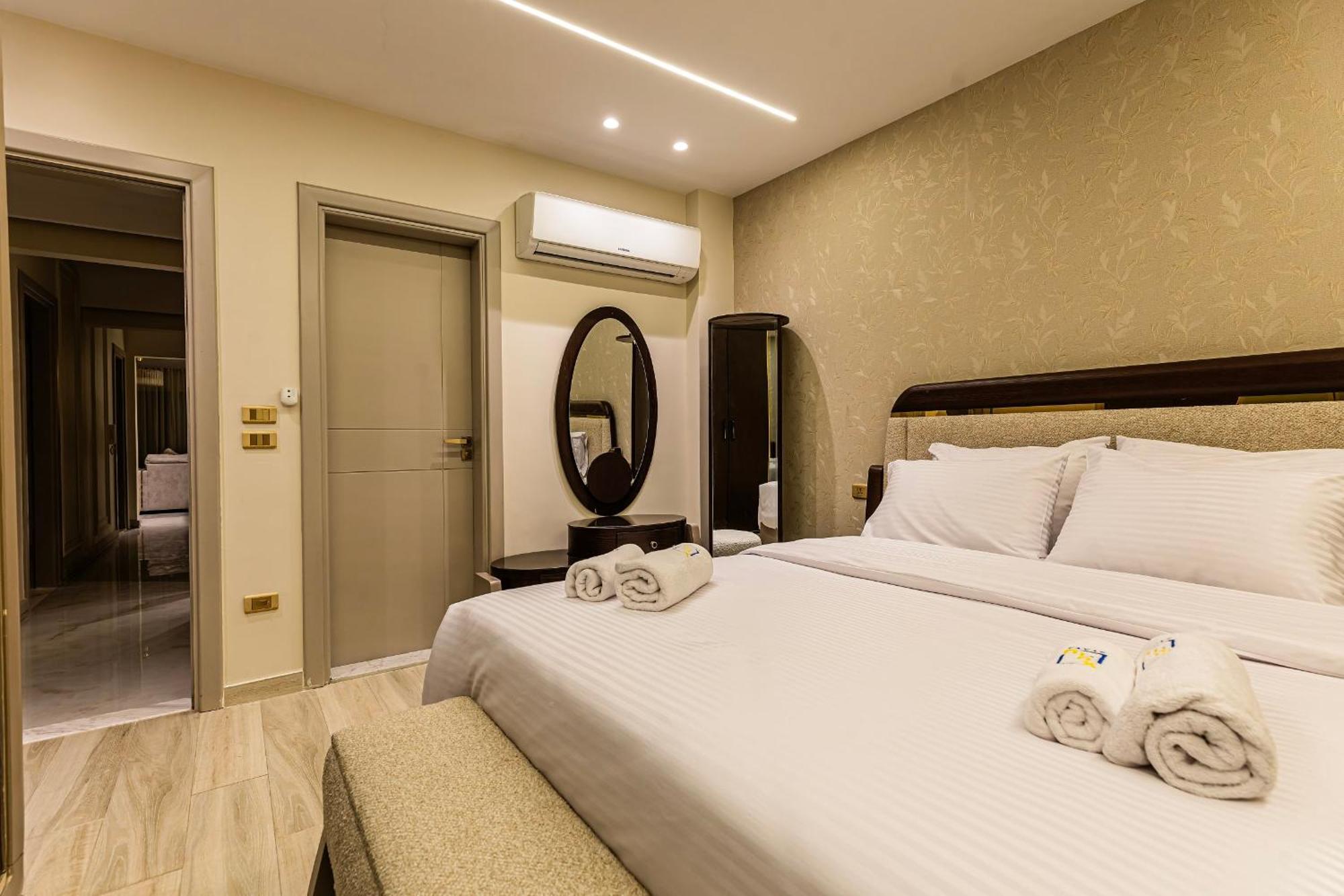 Imperial & Inviting 3bdr Duplex W Roof New Apartment *