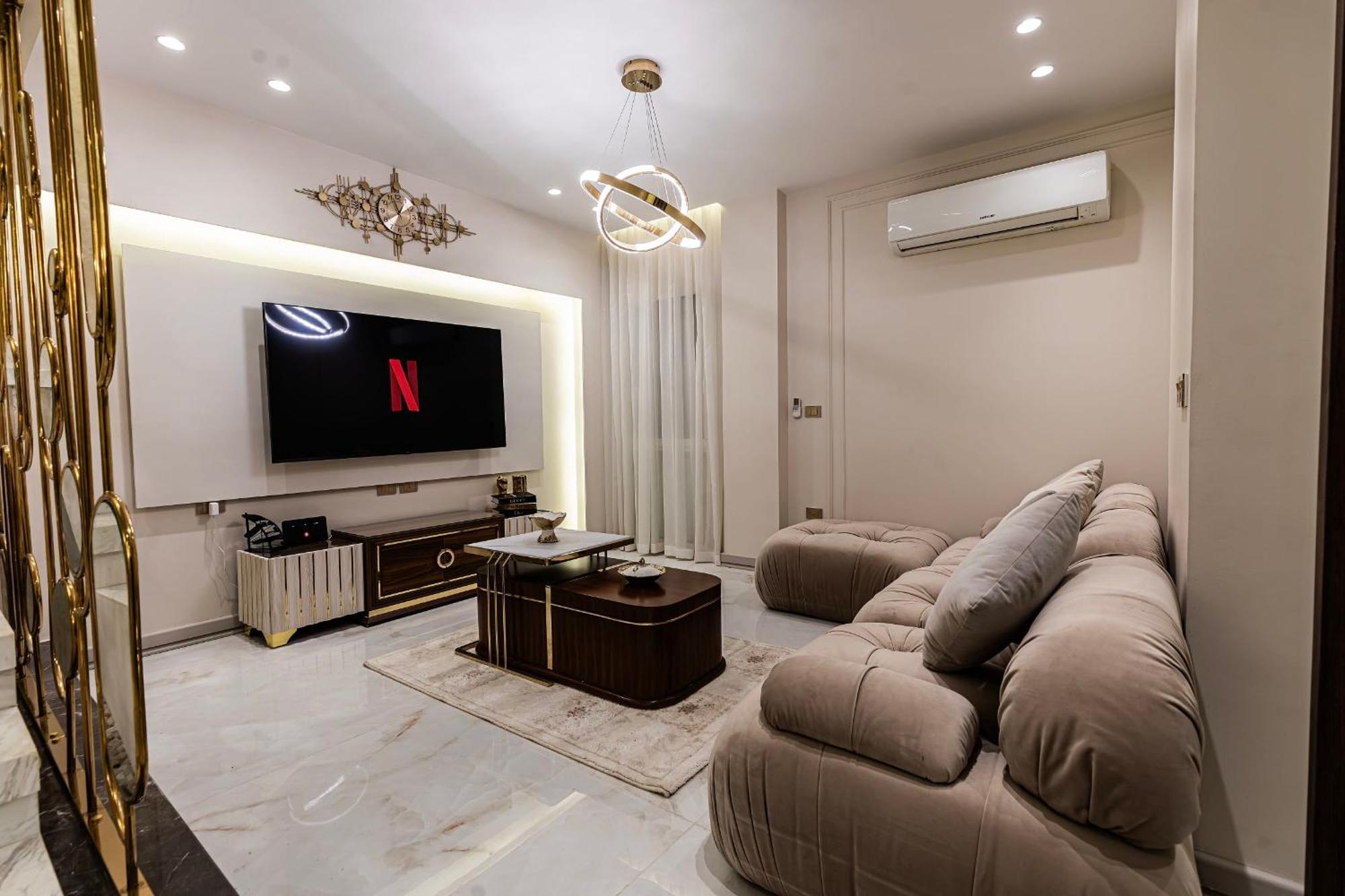 Imperial & Inviting 3bdr Duplex W Roof New Apartment *